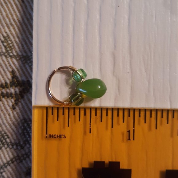 Gold filled 20g Green Glass Beaded Septum Tragus Daith Helix Hoop Ring 10mm - Picture 2 of 3
